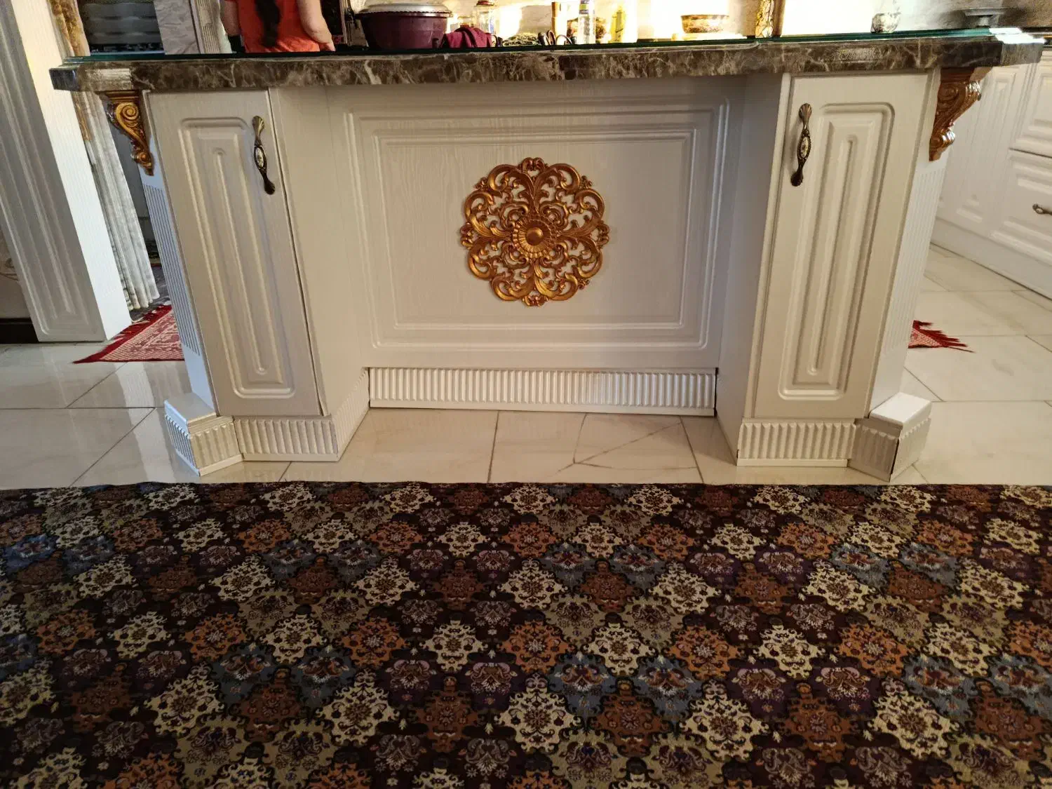 شکستگی دارد|میز و صندلی غذاخوری|گتاب, |دیوار