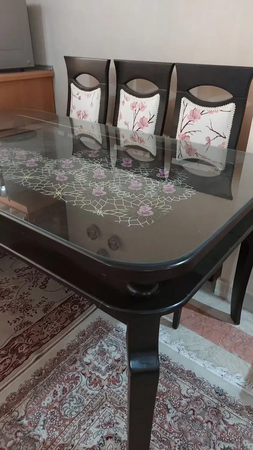 میز ناهار خوری ۶ نفره در حد نو،۲طبقه. شیشه خور|میز و صندلی غذاخوری|تهران, جنت‌آباد جنوبی|دیوار
