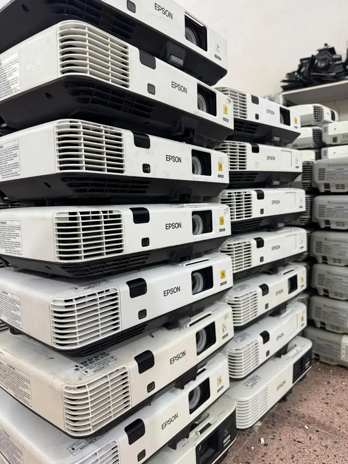 ویدیو پروژکتور فول HD|تلویزیون و پروژکتور|تهران, اختیاریه|دیوار