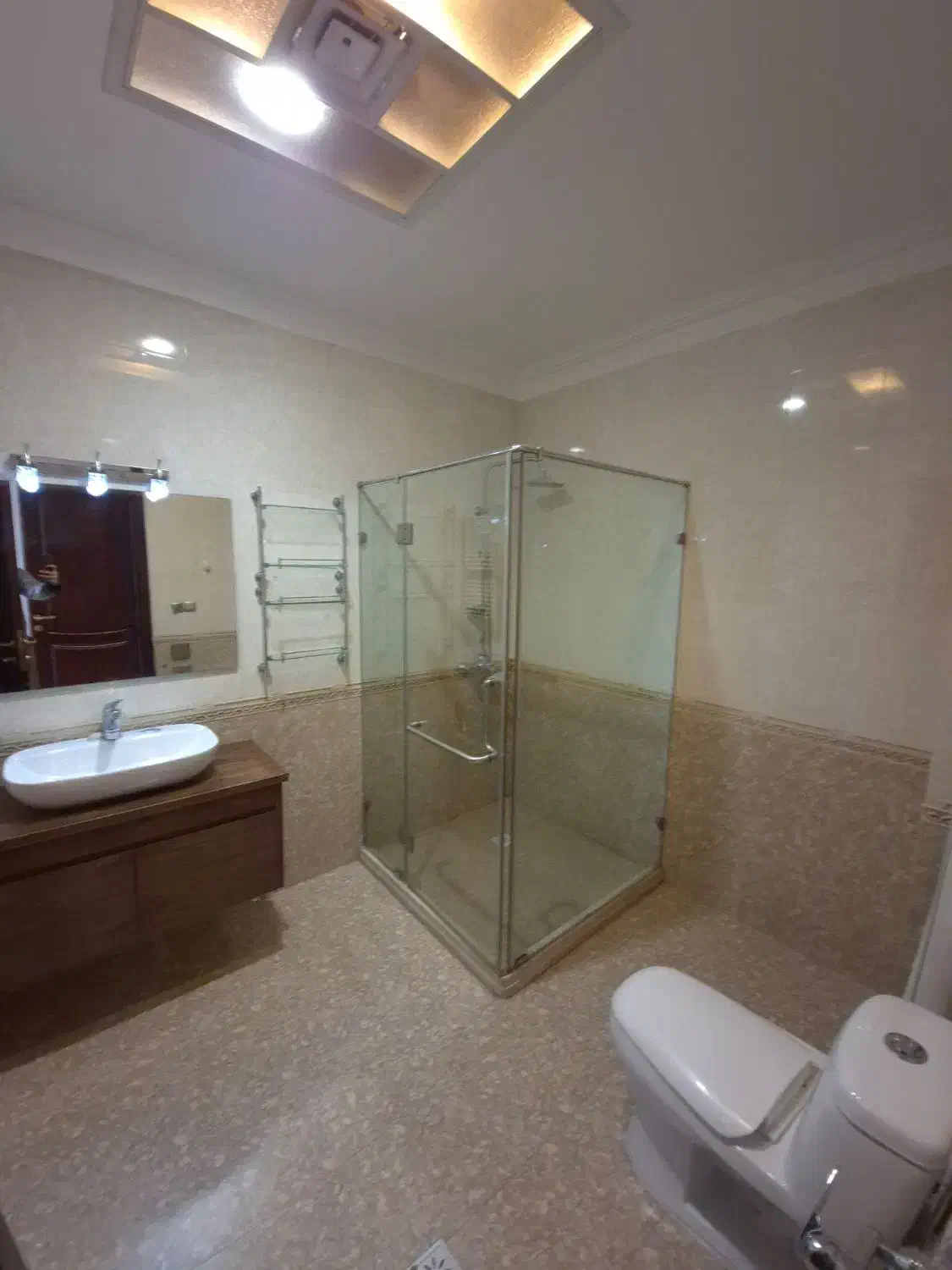 زعفرانیه۲۵۰متر ۴خواب مستر فول مشاعات ۲پارکینگ