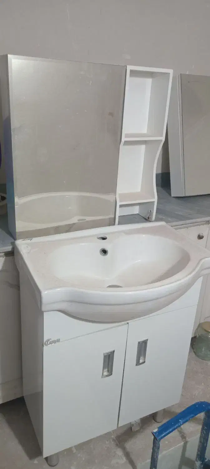 روشویی و اینه در حد نو|لوازم سرویس بهداشتی|کرج, حسین‌آباد|دیوار