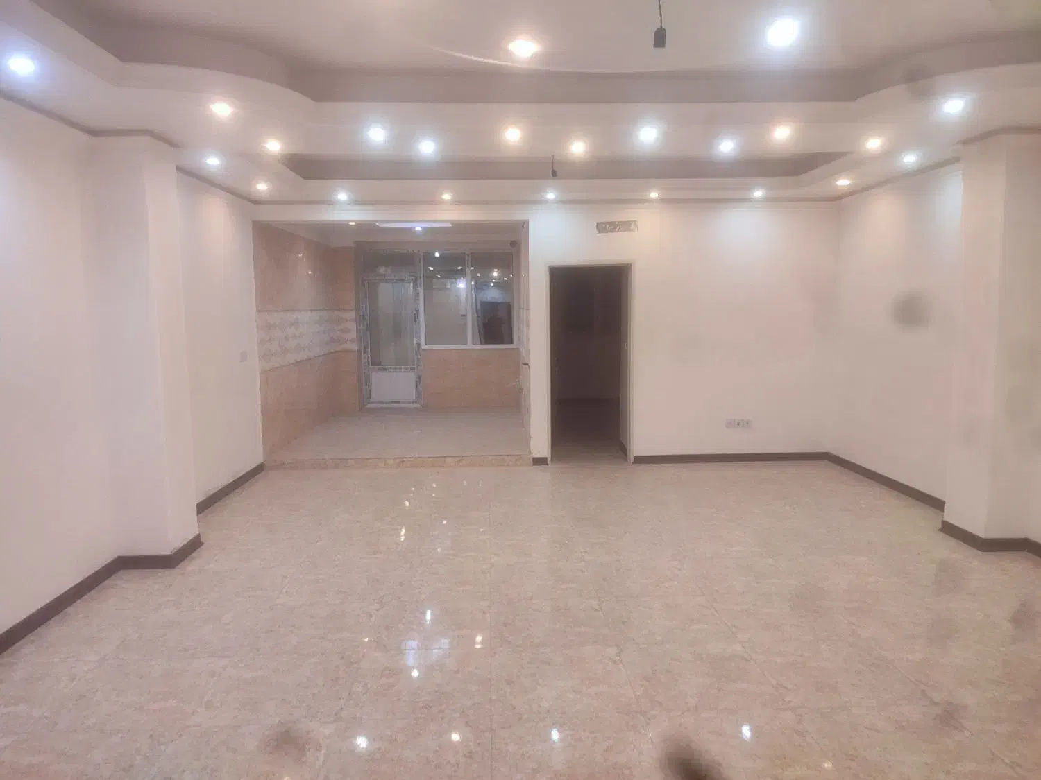 اپارتمان 101متری سندار صالحیه|فروش آپارتمان|بهارستان, |دیوار