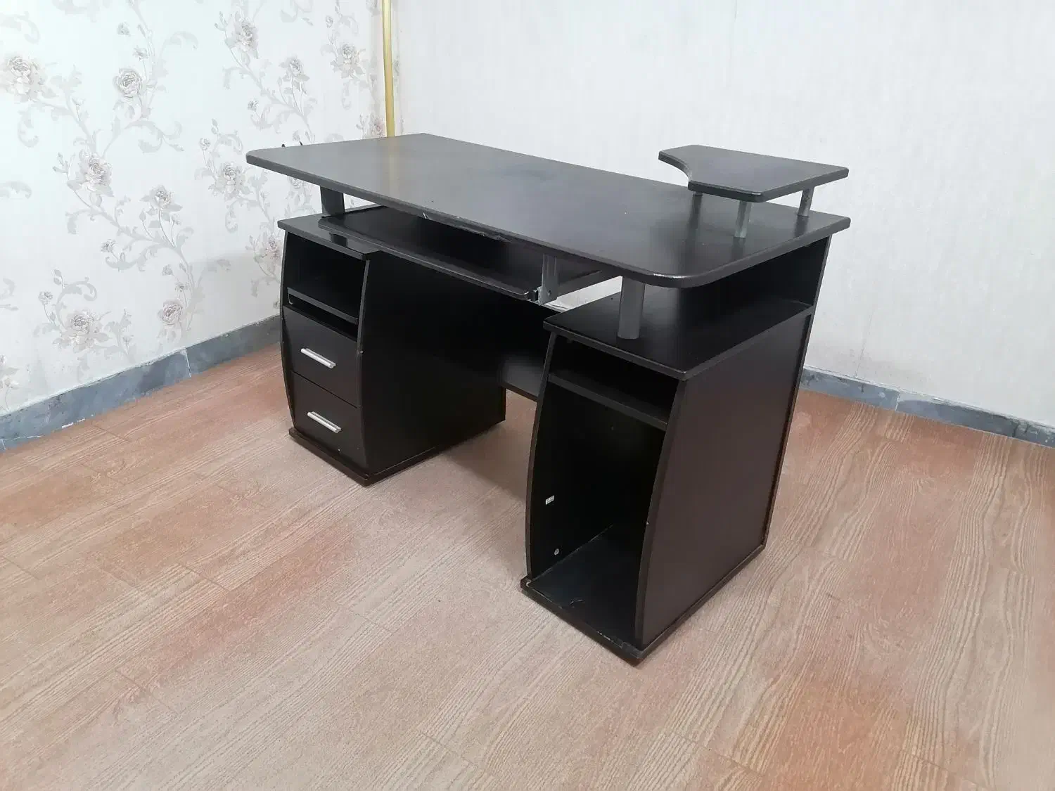 میز کامپیوتر|میز تحریر و کامپیوتر|لاهیجان, شهرک سلمان فارسی|دیوار