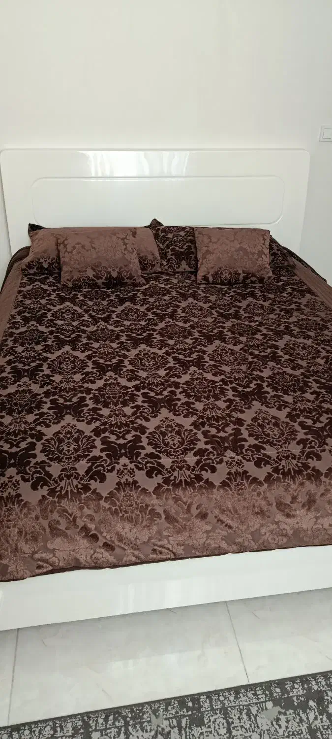 روتختی با دو عدد بالشت و  ملافه دو عدد رو کوسنی|سرویس روتختی|پرند, فاز ۳|دیوار