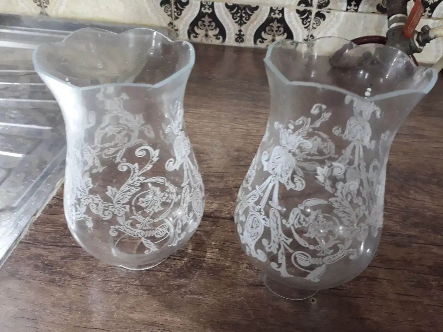 لاله لوستر|لوستر و چراغ آویز|فردیس, منظریه|دیوار