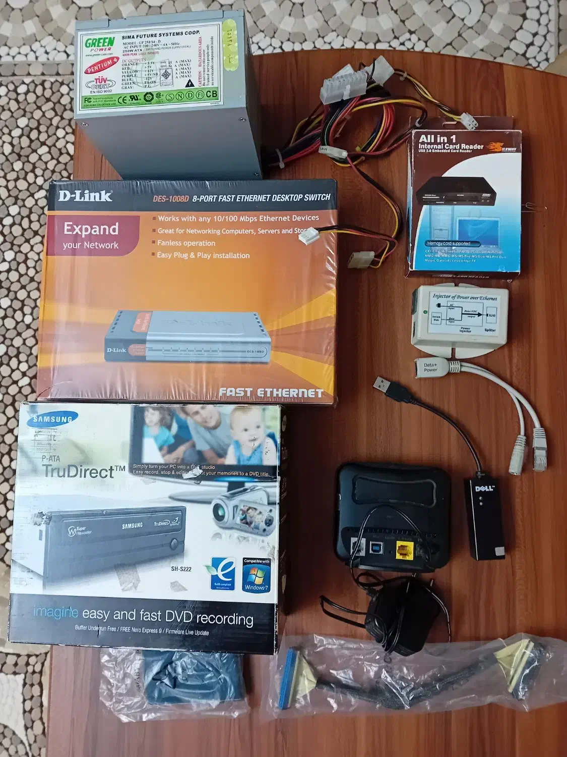 مودم و مانیتور و پاور و سوییچ و لوازم کامپیوتر|قطعات و لوازم جانبی رایانه|ابهر, |دیوار