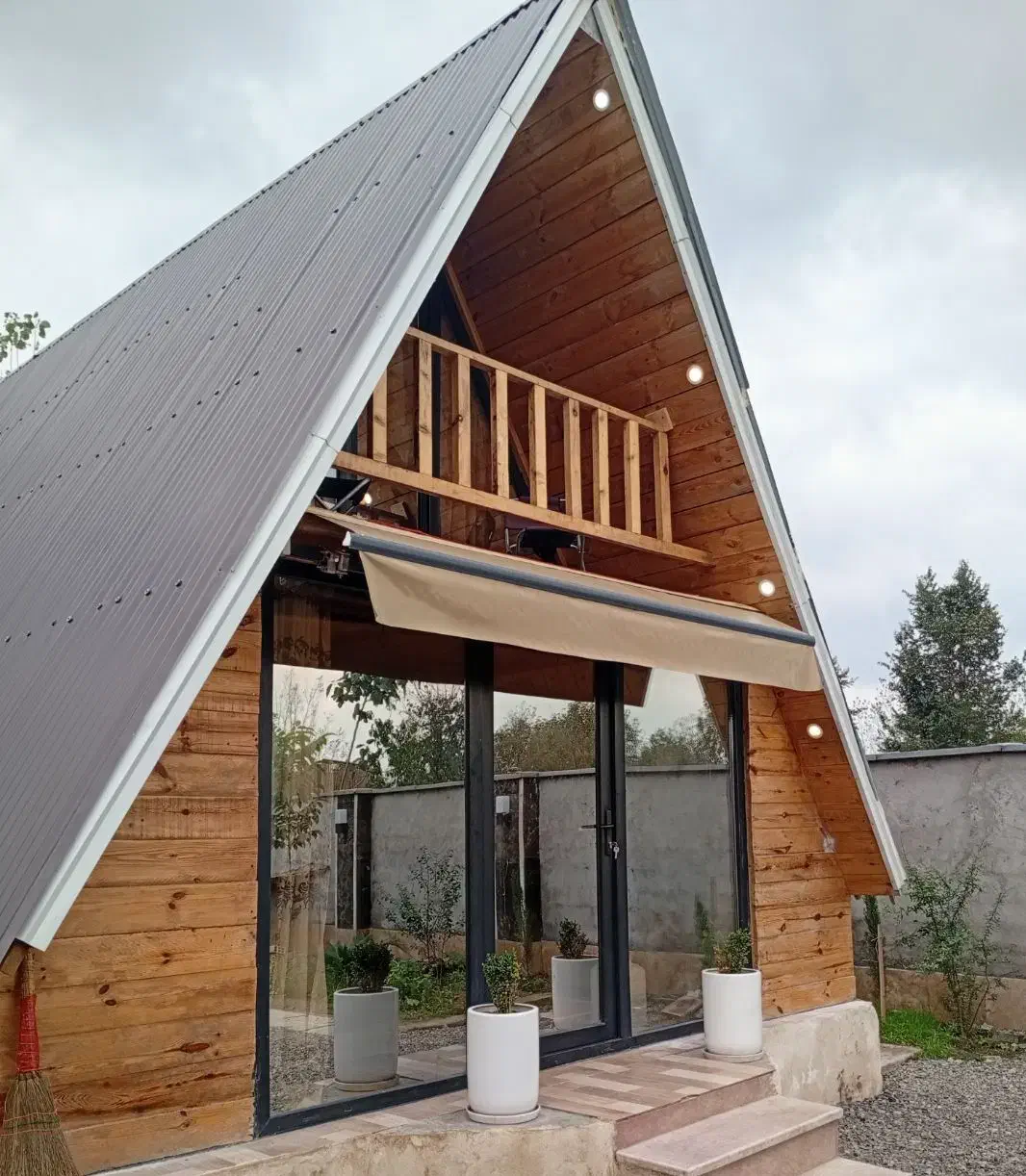 ویلای کلبه سویسی. ورود رشت فوق تمیز آلاچیق|اجارهٔ کوتاهمدت ویلا و باغ|رشت, بیجارپس|دیوار