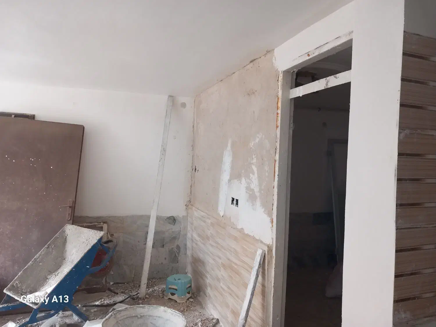 لکه گیری گچ وگچکاری پذیرفته می شود|خدمات پیشه و مهارت|بیرجند, |دیوار