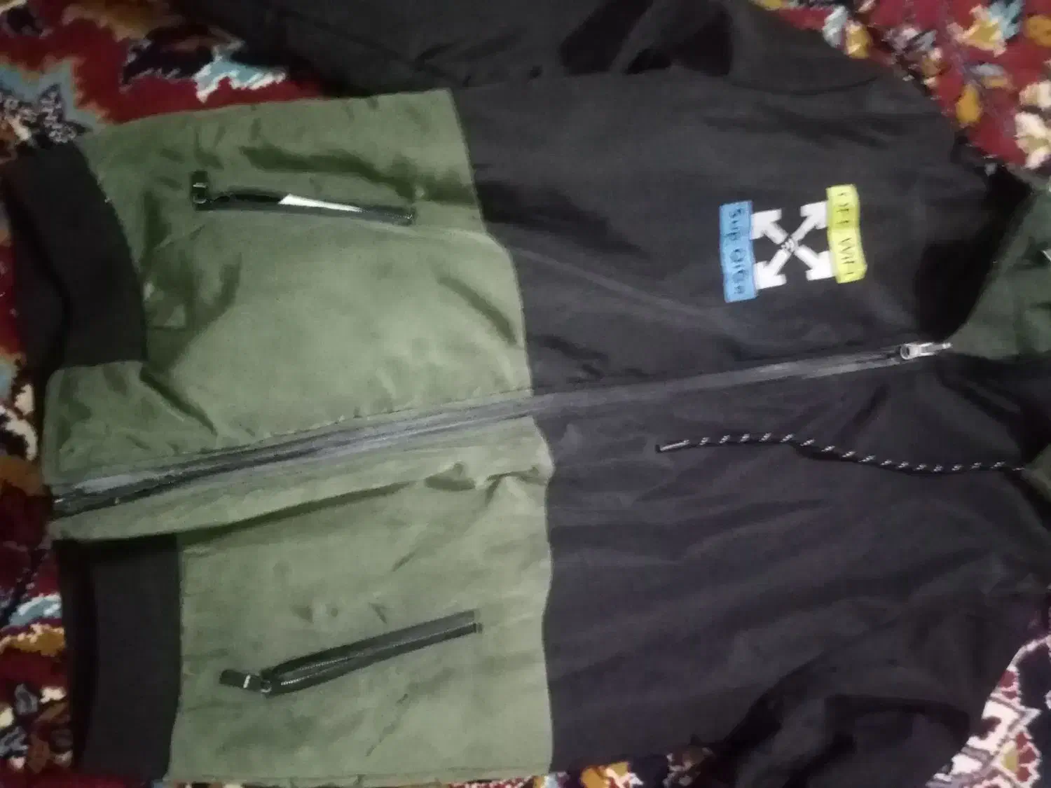 کاپشن|لباس|کلاله, |دیوار