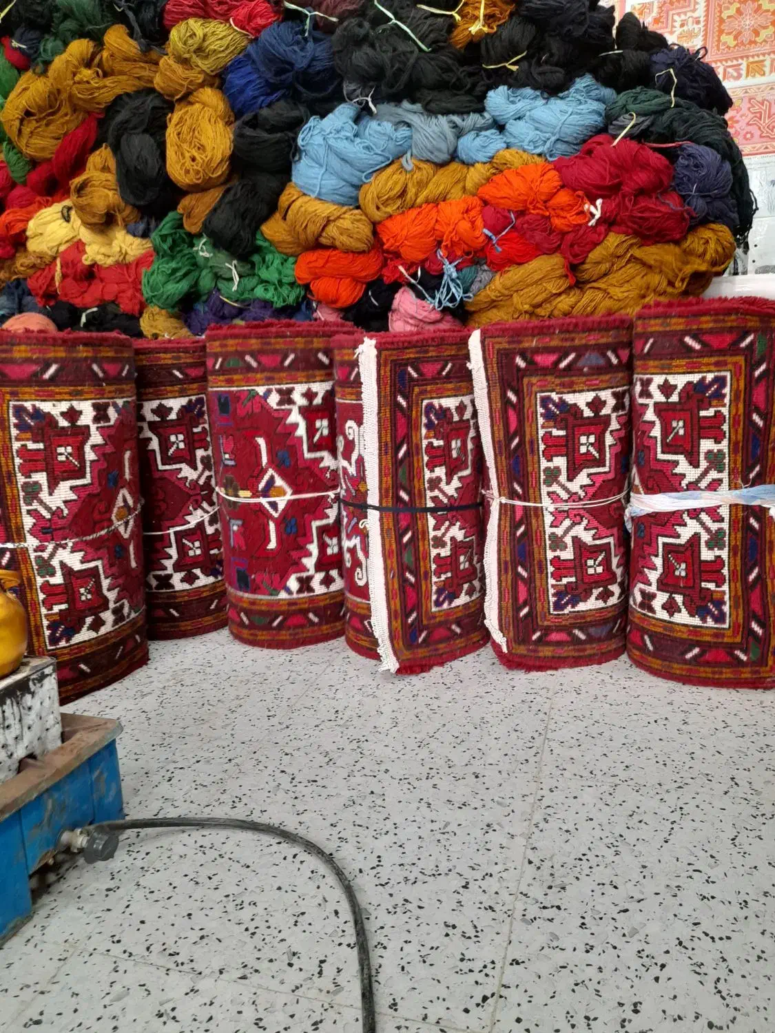 خریدو فروش انواع فرش و مصالح فرش محمودی|فرش|اهر, |دیوار