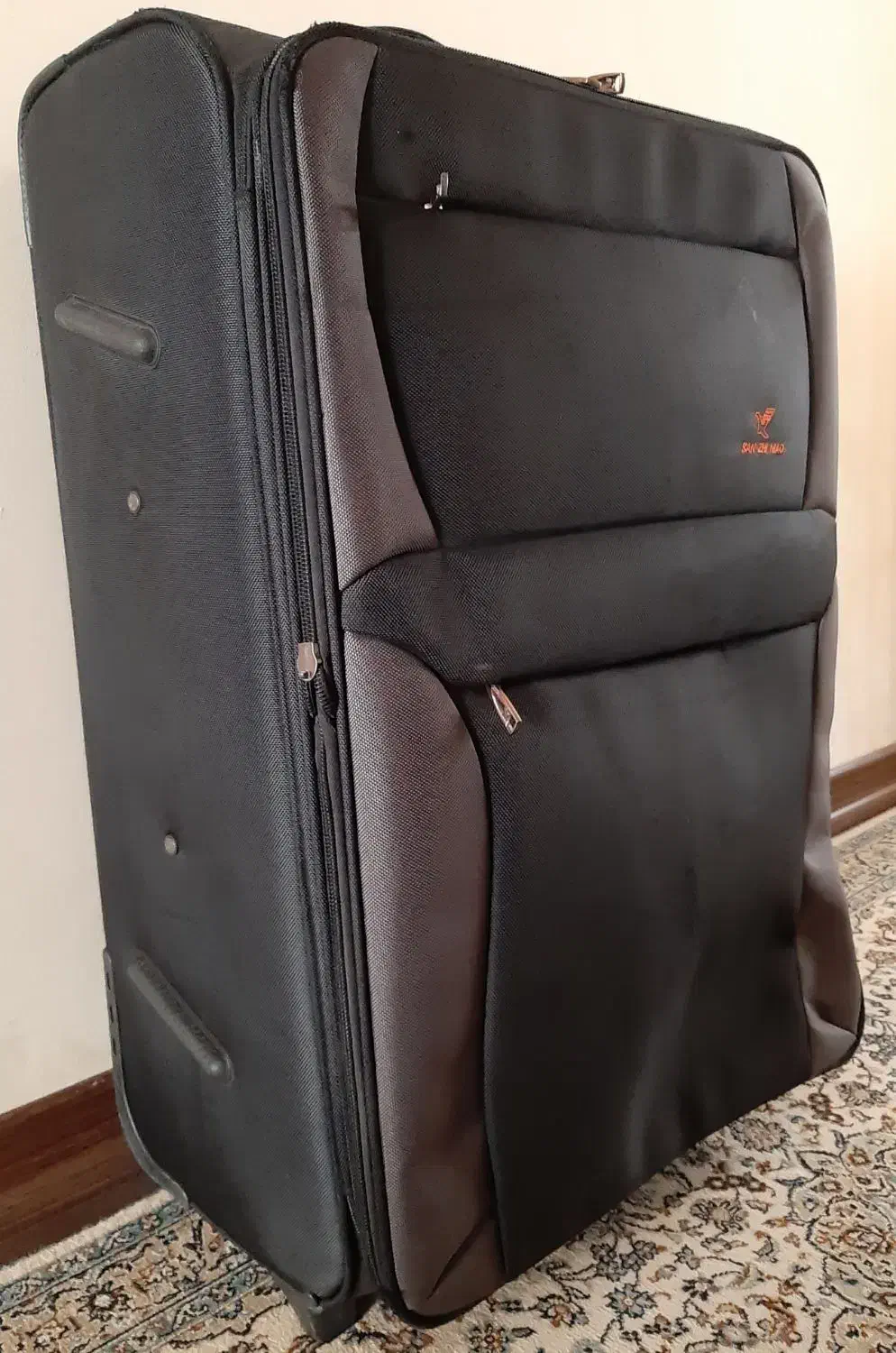 چمدان مسافرتی|کیف، کفش، کمربند|شاهینشهر, اقبال لاهوری|دیوار