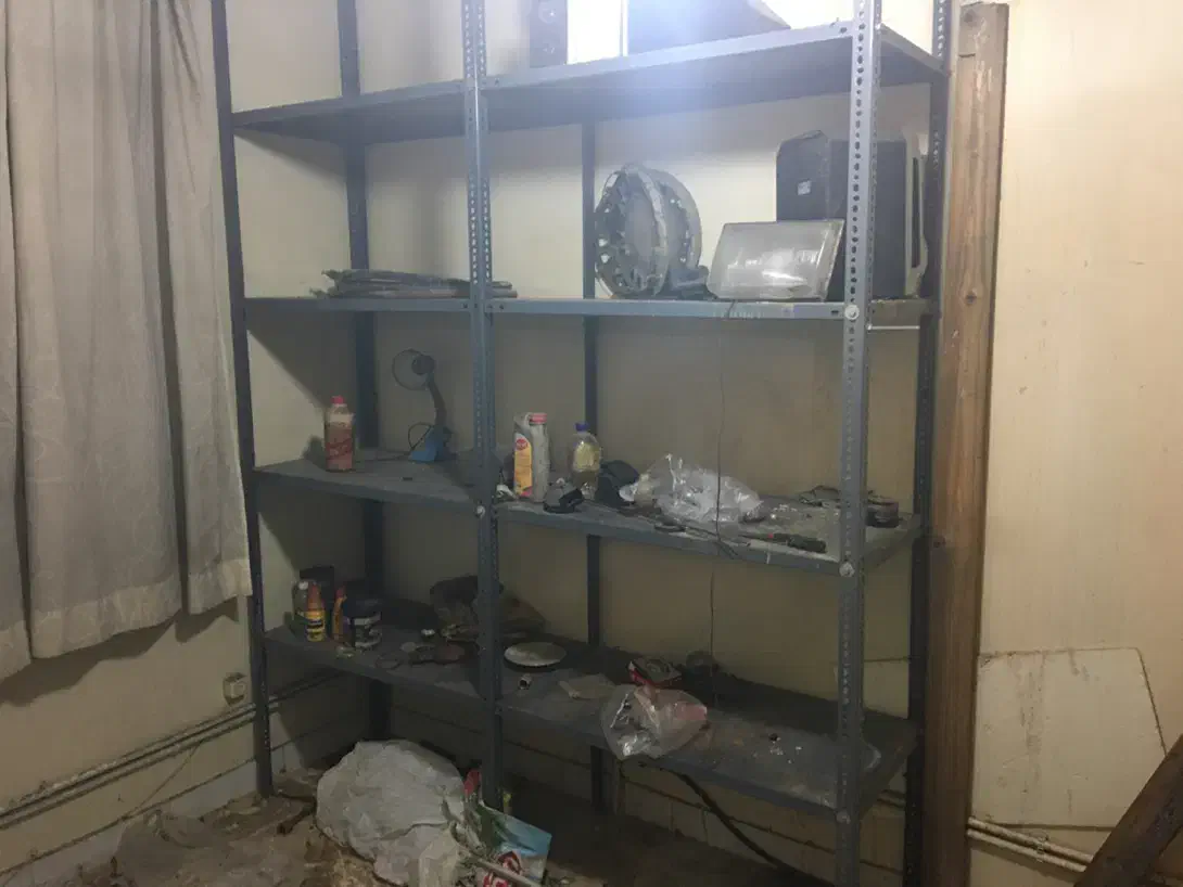 قفسه اهنی در حد نو|کتابخانه، شلف، قفسه‌های دیواری|تهران, حر|دیوار