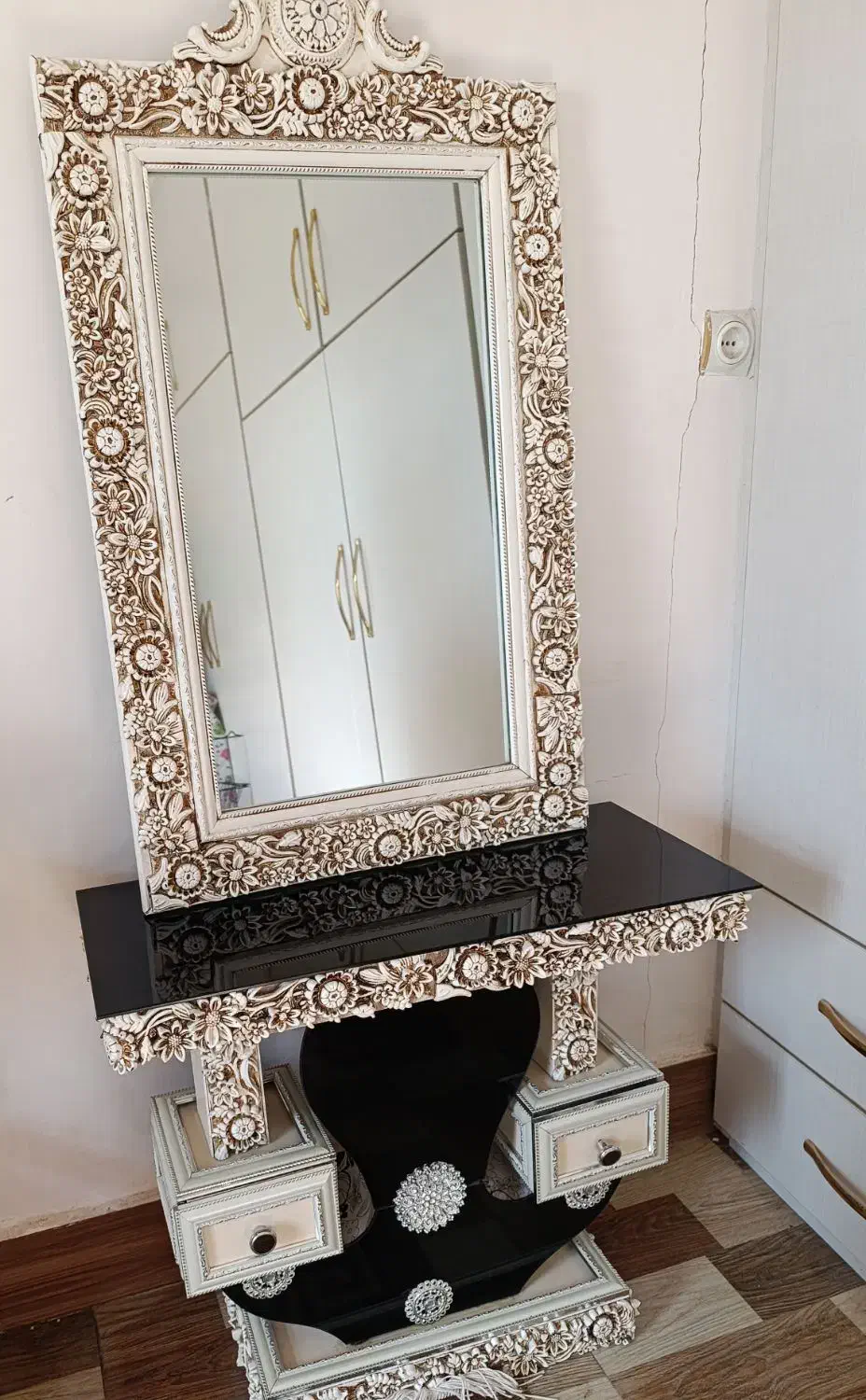 آینه وشمع دان|آینه|گنبد کاووس, |دیوار