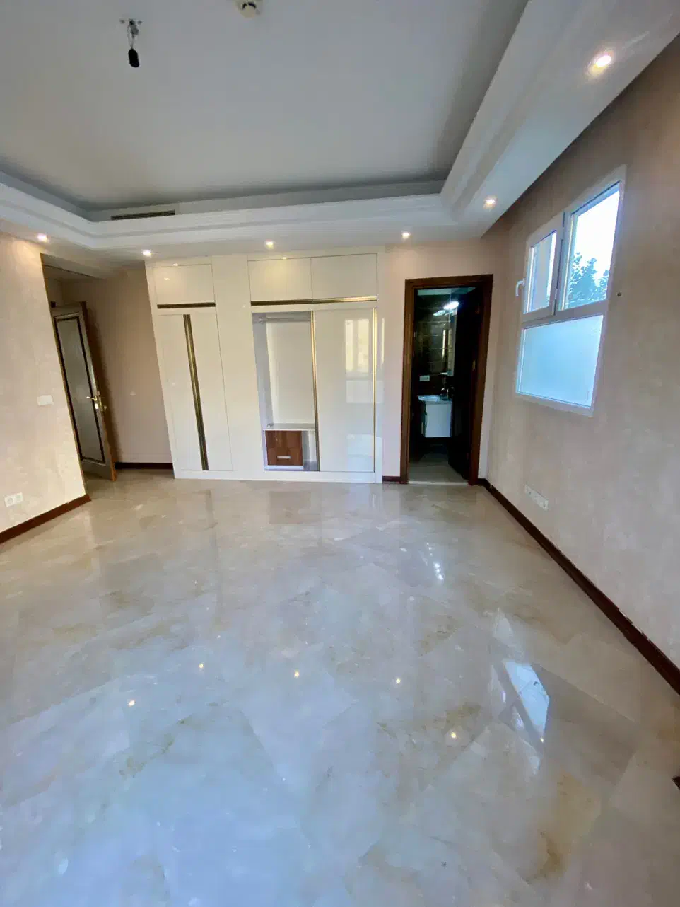 اجاره واحد ۲۲۰متر الهیه /3خواب/۲پارکینگ/فول مشاعات