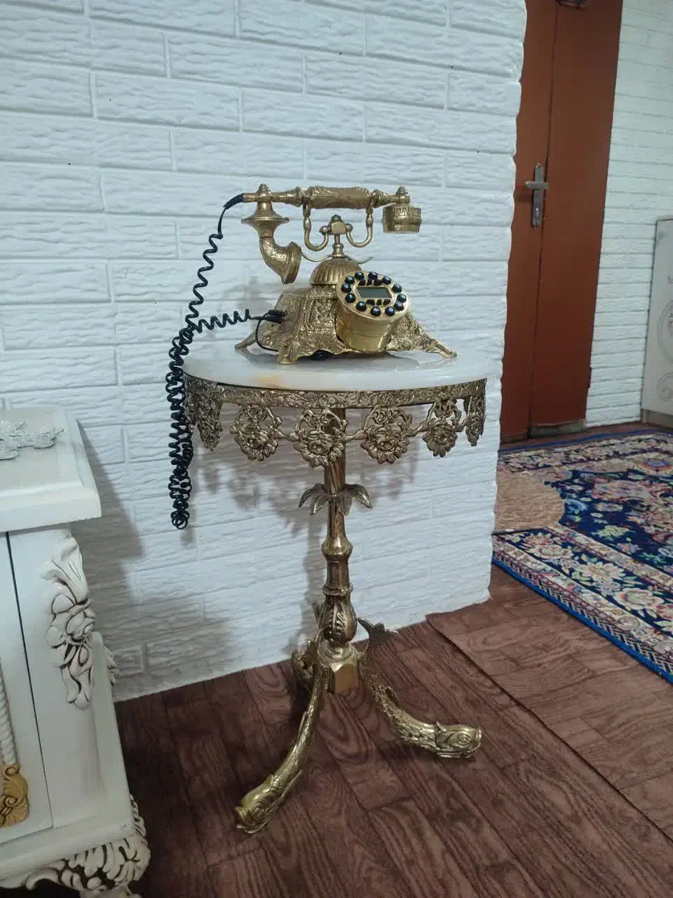 تلفن و میز برنز|صنایع دستی و سایر لوازم تزئینی|رباط‌کریم, شهرک والفجر|دیوار