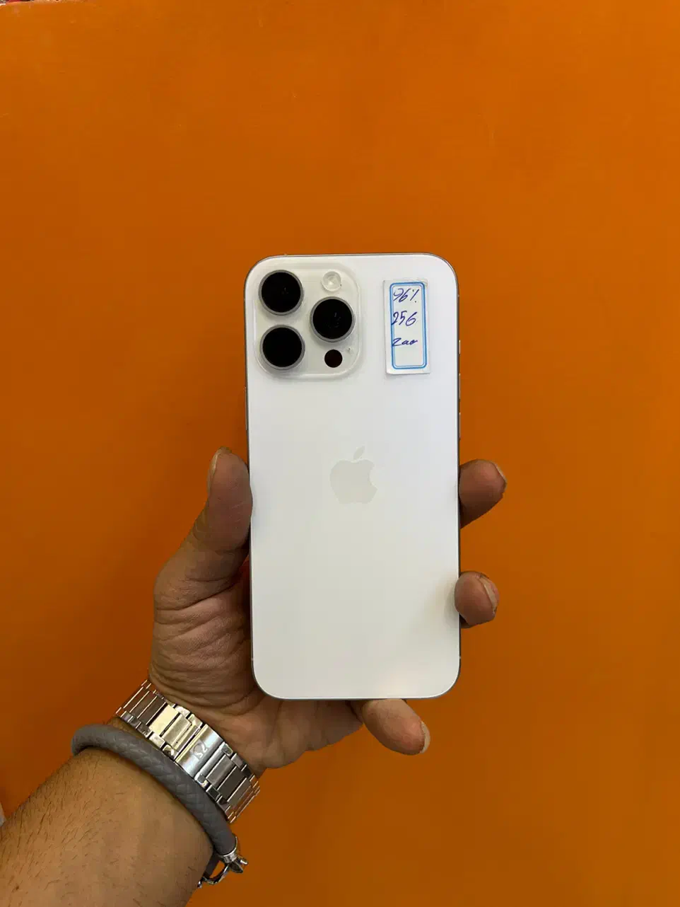 16 promax سفید اقساطی و معاوضه|موبایل|اصفهان, باغ زرشک|دیوار