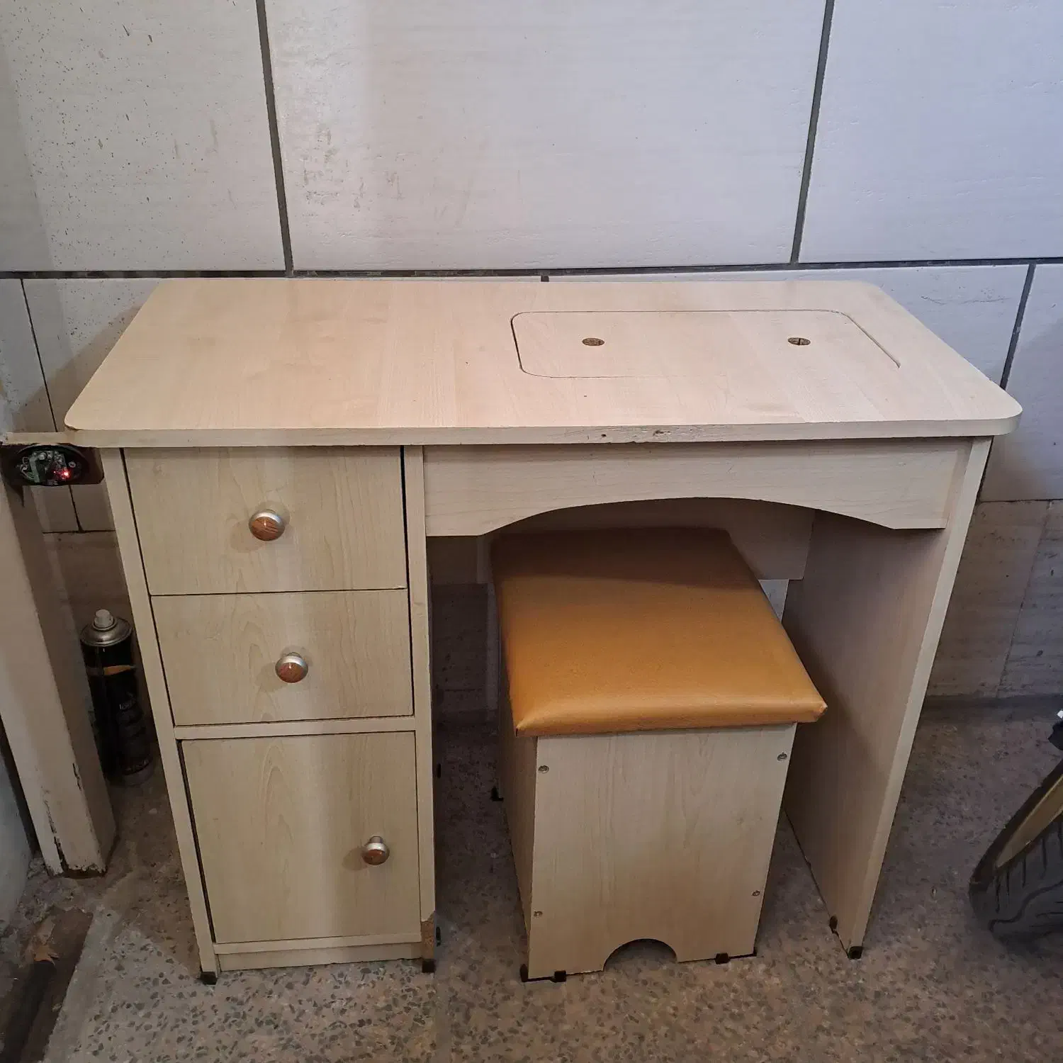 میز چرخ خیاطی|لوازم خیاطی و بافتنی|شیراز, شهرک بهشتی|دیوار