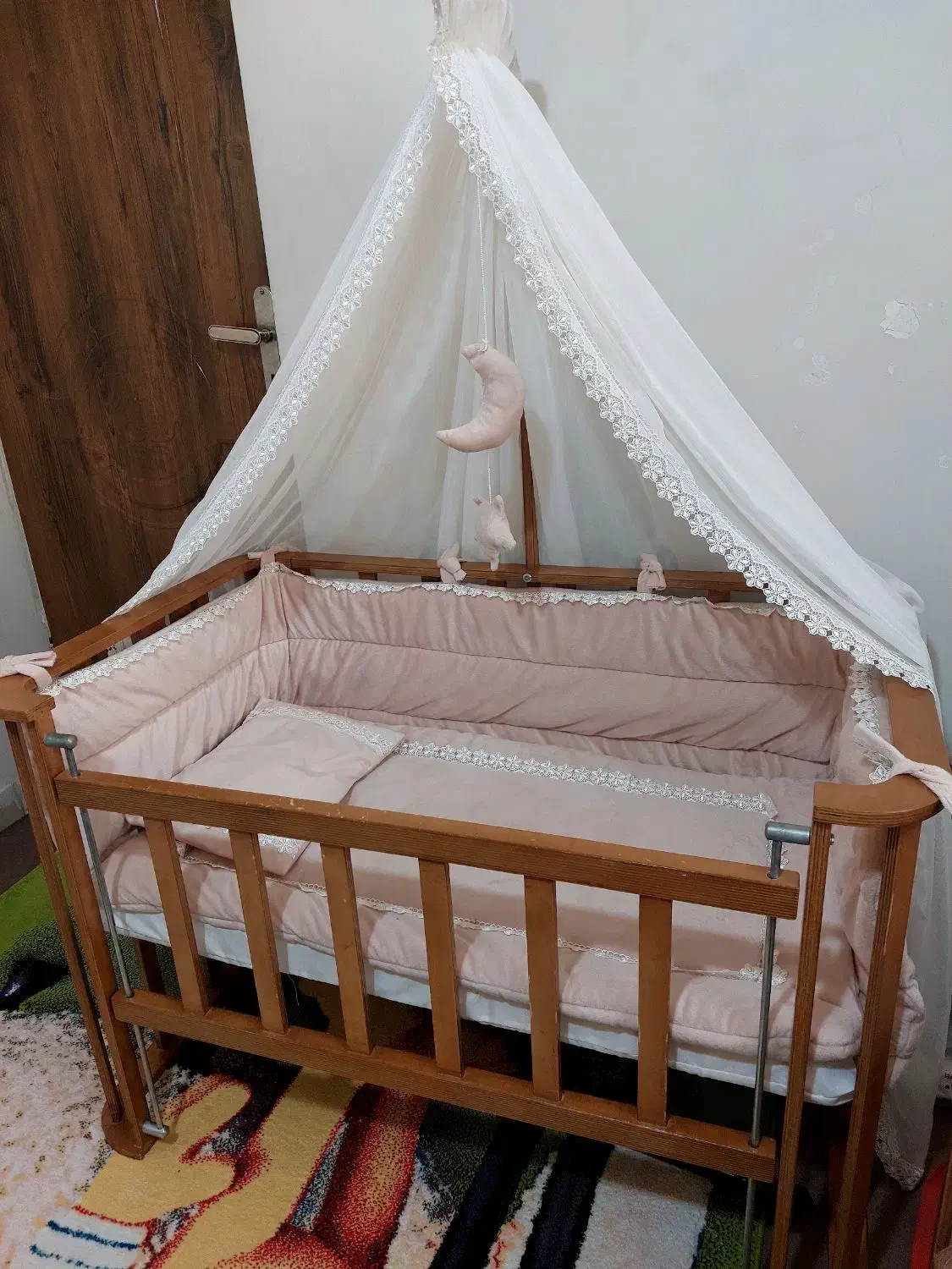 تخت کودک|تخت و صندلی بچه|فردیس, نگارستان|دیوار