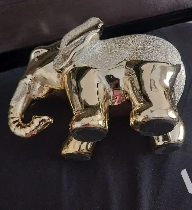 مجسمه و گلدان طلایی|مجسمه، تندیس، ماکت|تهران, جنتآباد جنوبی|دیوار