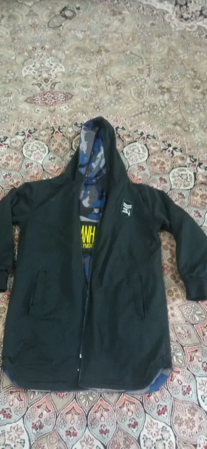 کاپشن و بارانی|لباس|کلاله, |دیوار