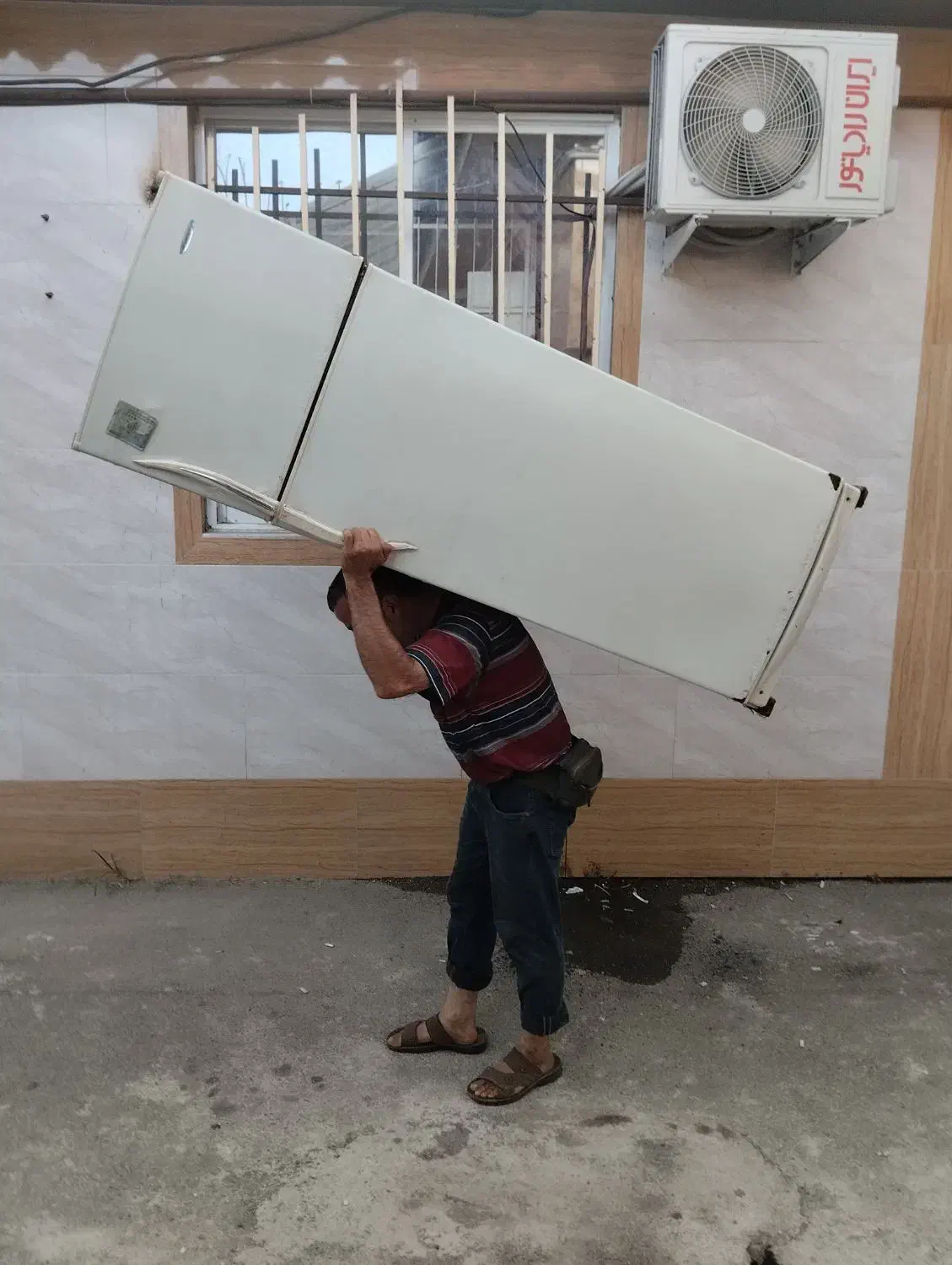 باربری و کارگراسباب کشی کامیونت نیسان|خدمات حمل و نقل|رشت, منظریه|دیوار