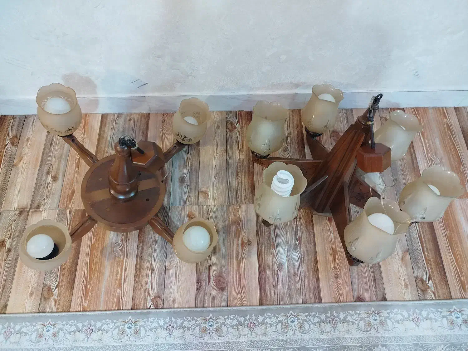 دو عدد لوستر چوبی سلطنتی|لوستر و چراغ آویز|رشت, کوی حسینی|دیوار