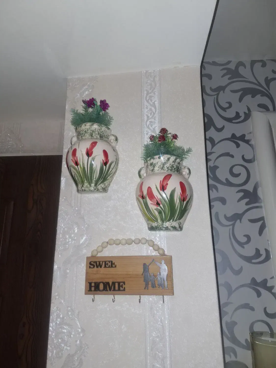 اینه سه تیکه و گلدان|آینه|شهریار, کهنز|دیوار