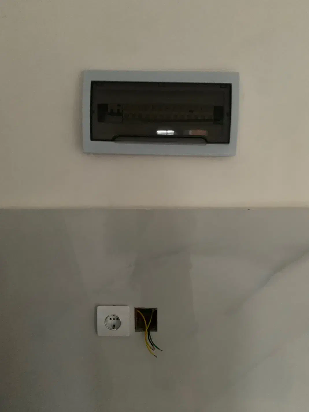 برقکاری|خدمات پیشه و مهارت|رشت, یخسازی|دیوار