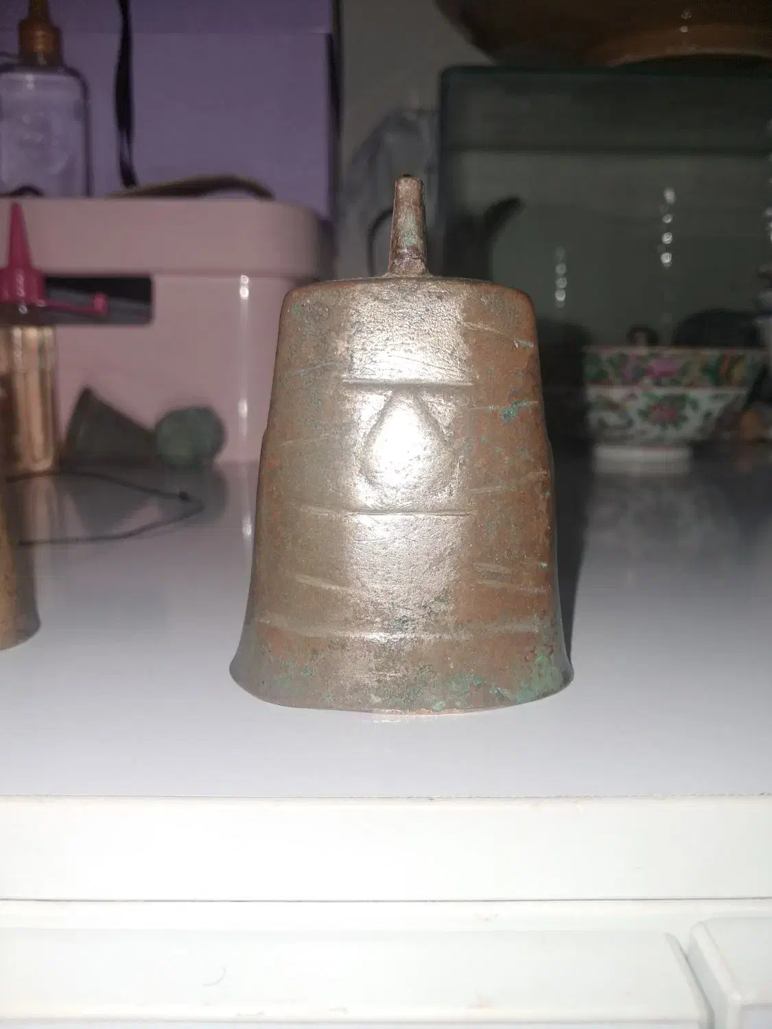 زنگوله برنجی قدیمی|کلکسیون اشیاء عتیقه|ساری, |دیوار