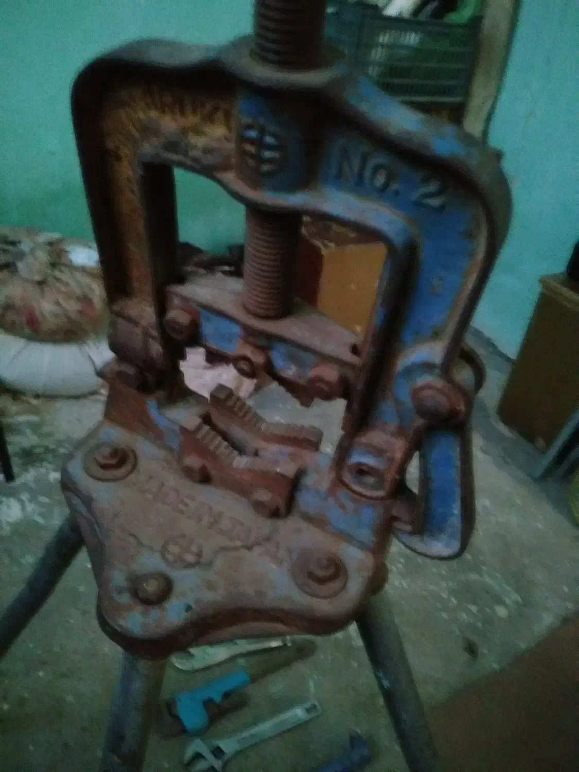 گیره پایه|ابزارآلات|برخوار, |دیوار