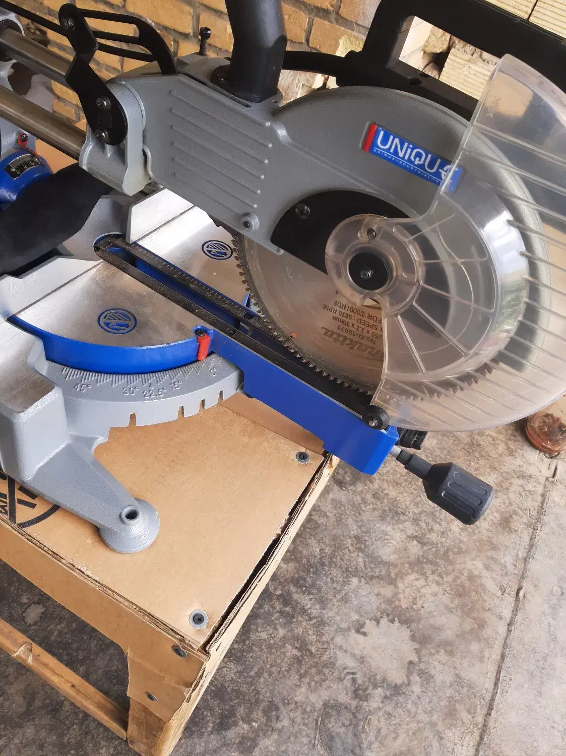 فارسی بر یونیک درحد|ابزارآلات|همدان, |دیوار