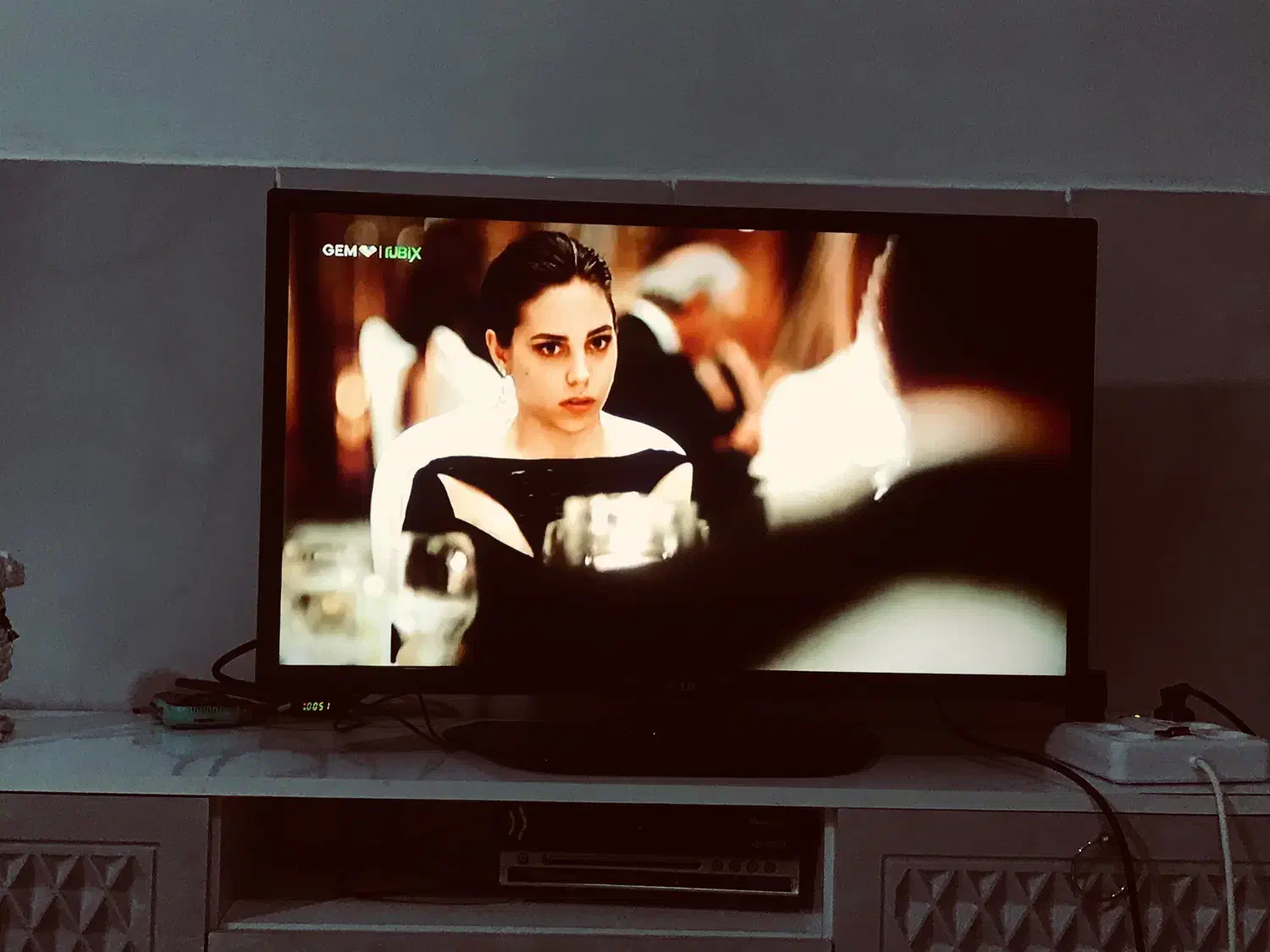 تلوزیون LG|تلویزیون و پروژکتور|مشهد, جانباز|دیوار