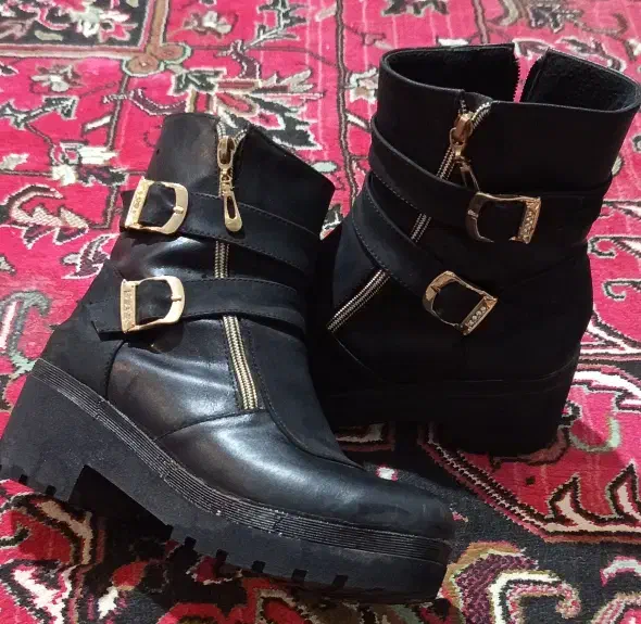 کفش و لباس|لباس|خوی, |دیوار