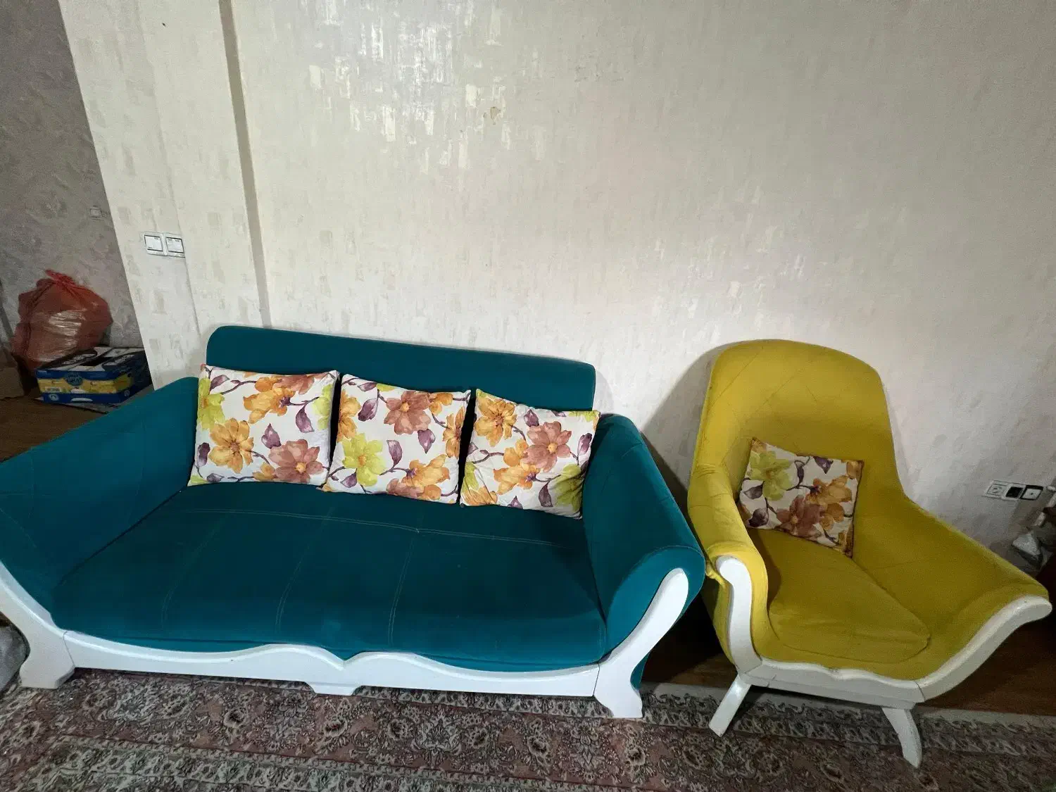 مبل هفت نفره شرکتی سالم و تمیز بهمراه دو عدد لوستر|مبلمان خانگی و میز عسلی|رشت, کاکتوس|دیوار