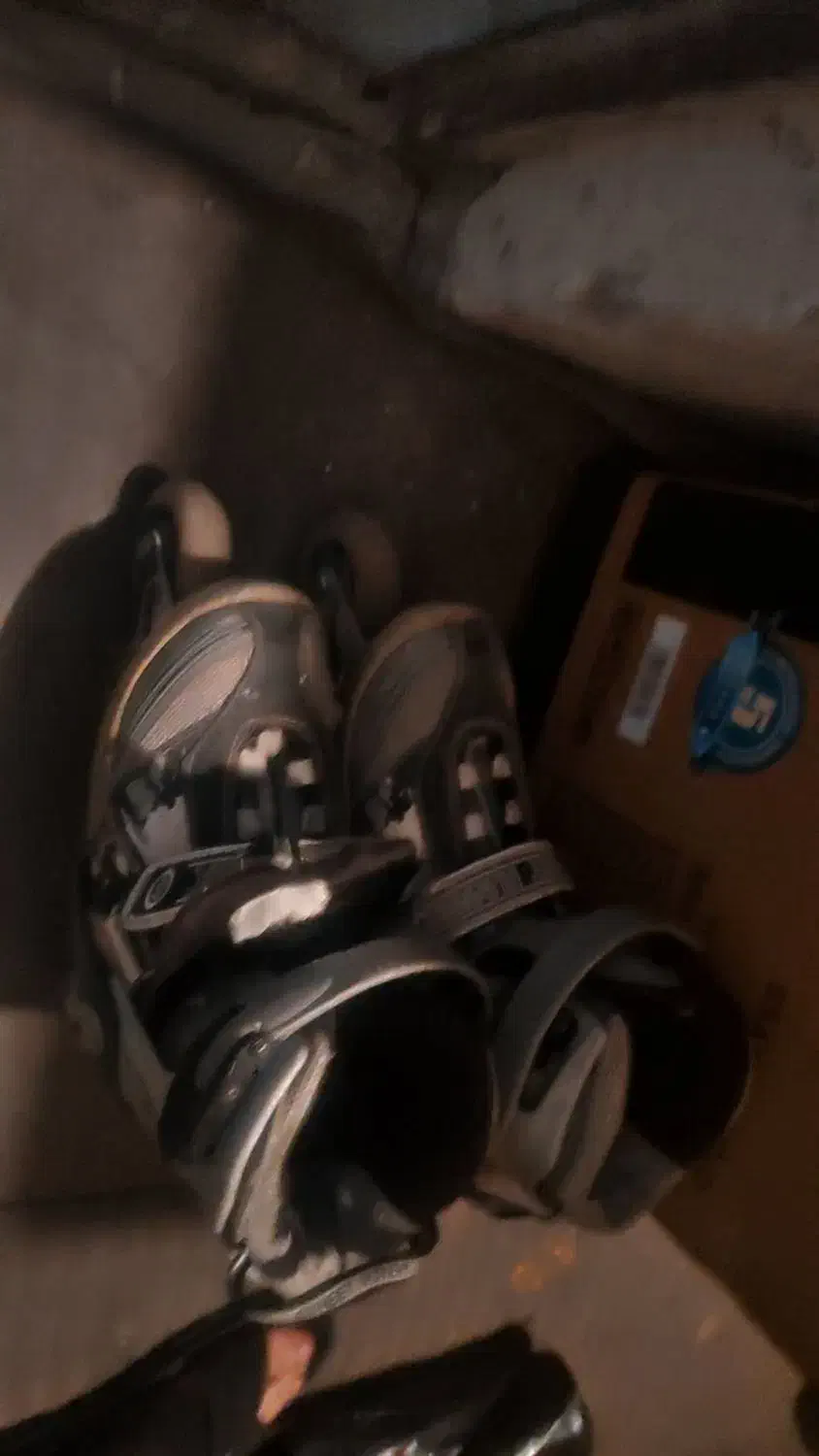 کفش اسکیت|دوچرخه، اسکیت، اسکوتر|صدرا-فارس, فاز ۱|دیوار