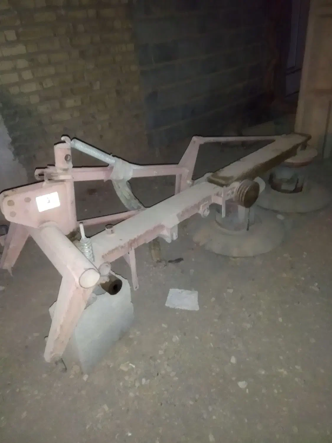 موور|ماشینآلات صنعتی|سیدان, |دیوار