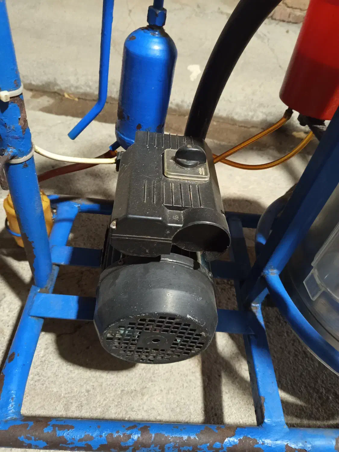 شیر دوش یا گاو دوش|ماشینآلات صنعتی|الشتر, |دیوار