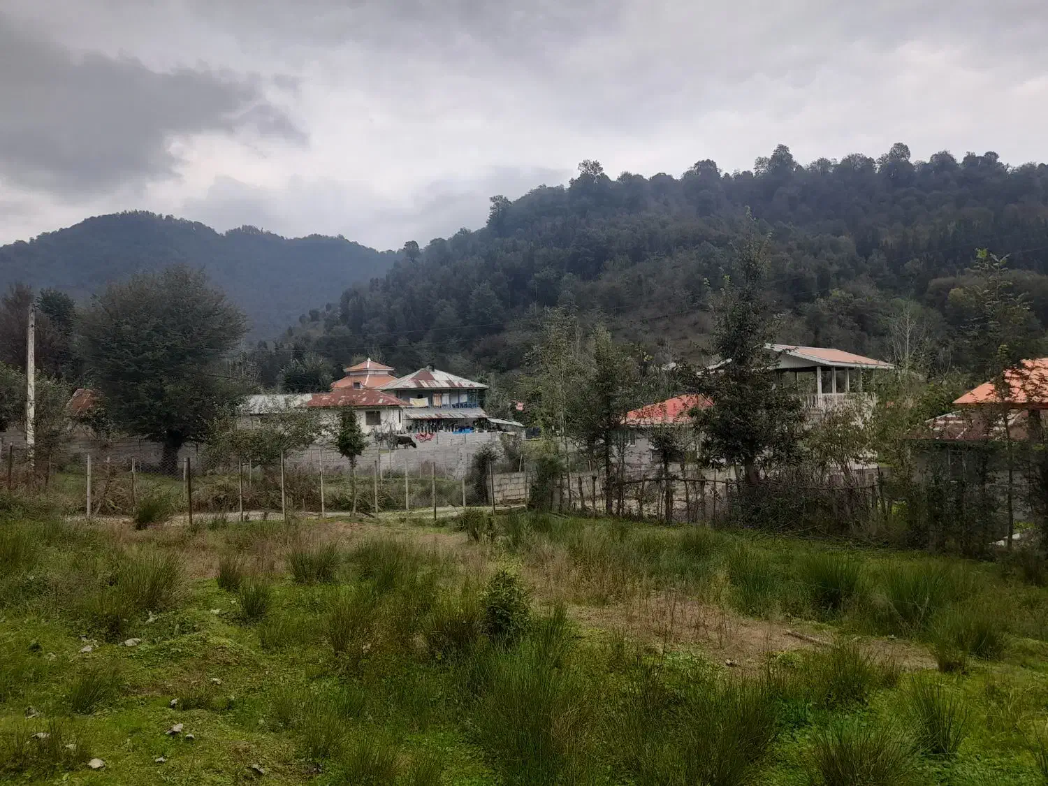 زمین مسکونی کوهپایه ای فاصله ۱۰۰ متری استخر دوقلو|فروش زمین و ملک کلنگی|ماکلوان, |دیوار