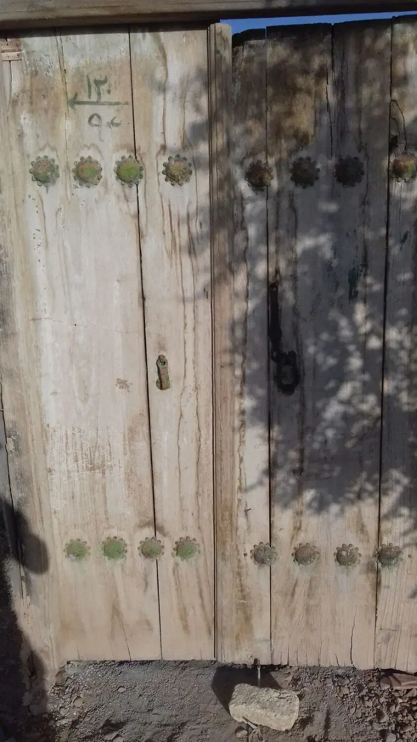 درب چوبی|کلکسیون اشیاء عتیقه|شهرضا, |دیوار