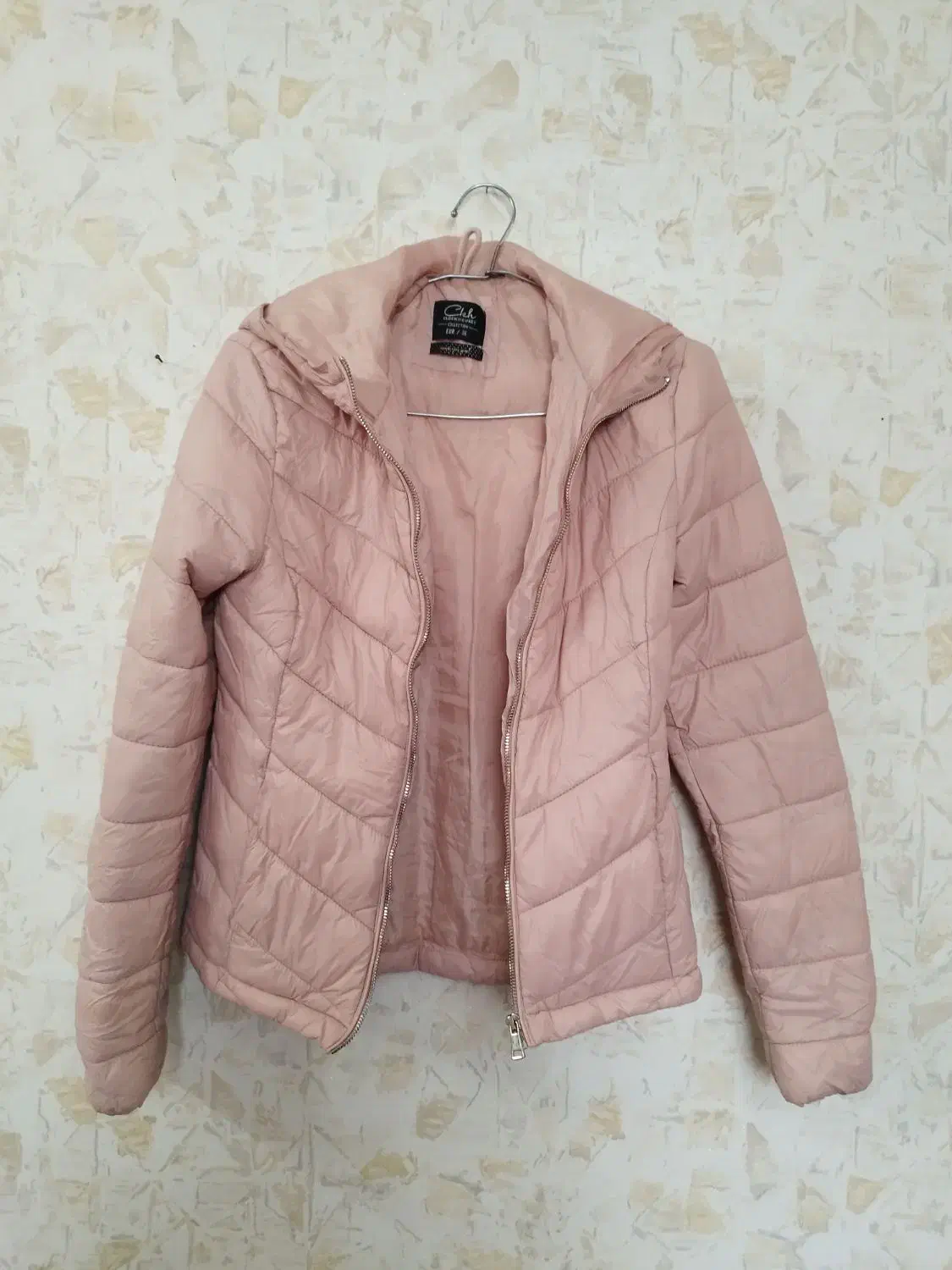 لباس|لباس|مشهد, امیر|دیوار