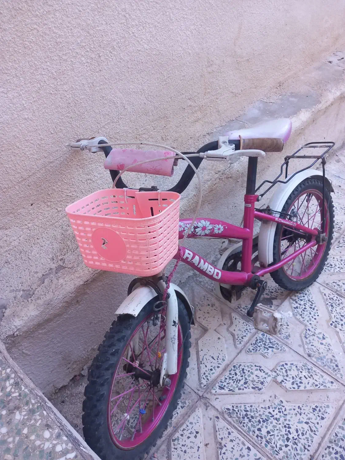 دوچرخه ۱۶|دوچرخه، اسکیت، اسکوتر|زاویه, |دیوار