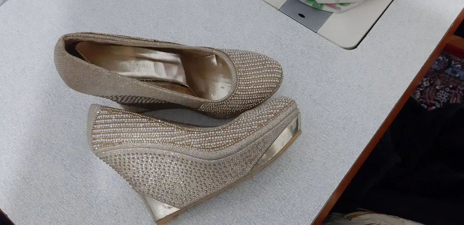 کفش|کیف، کفش، کمربند|جوانرود, |دیوار