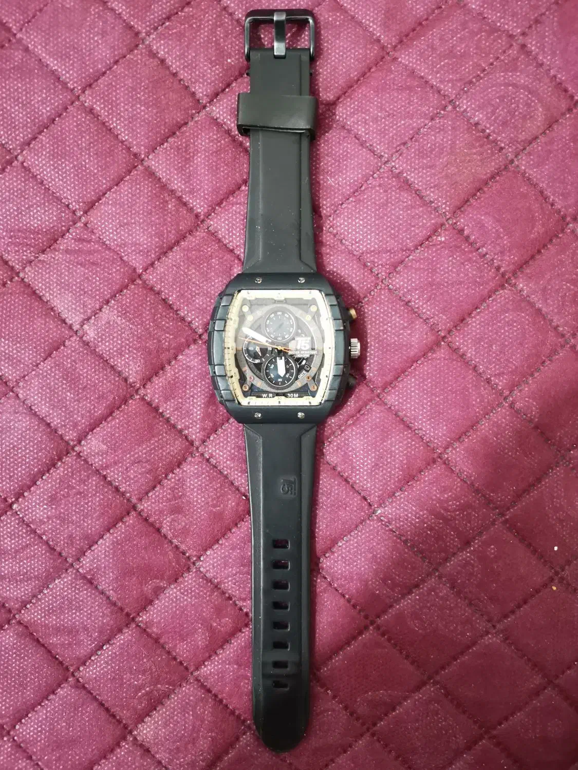 ساعت t5|ساعت|شیراز, نیایش|دیوار