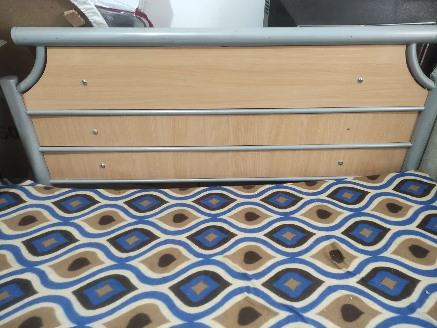 یک عدد تخت خواب دو نفره|تخت و سرویس خواب|رونیز, |دیوار