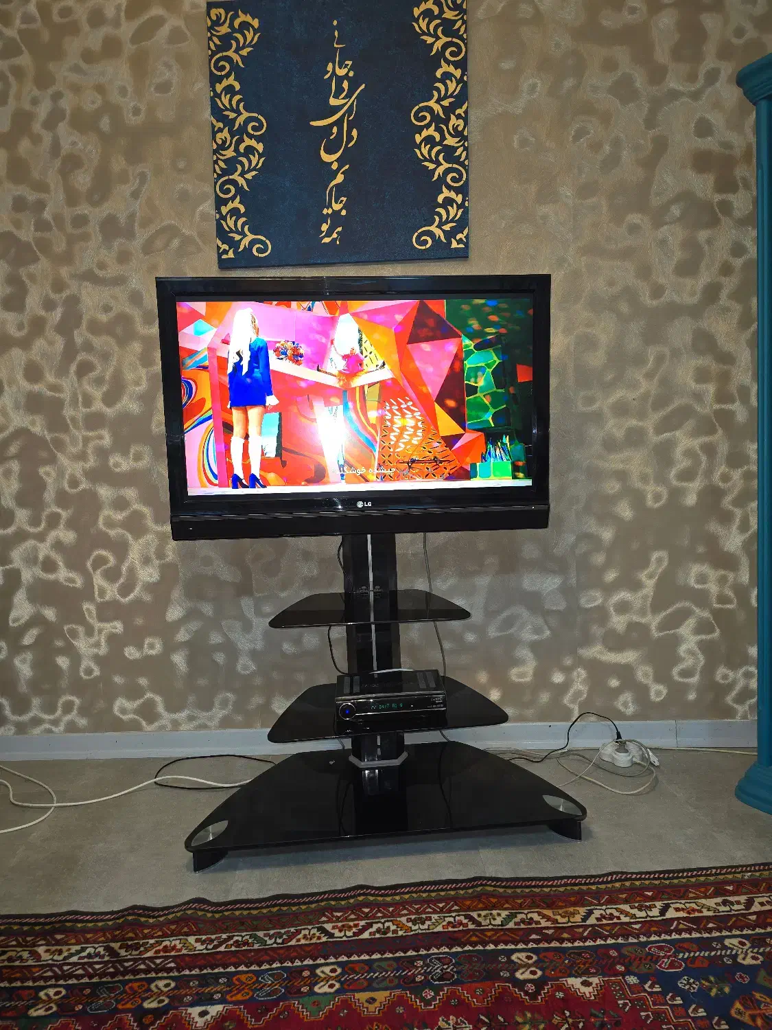 تلویزیون ال جی ۴۲ اینچ با میز|تلویزیون و پروژکتور|تهران, قیطریه|دیوار