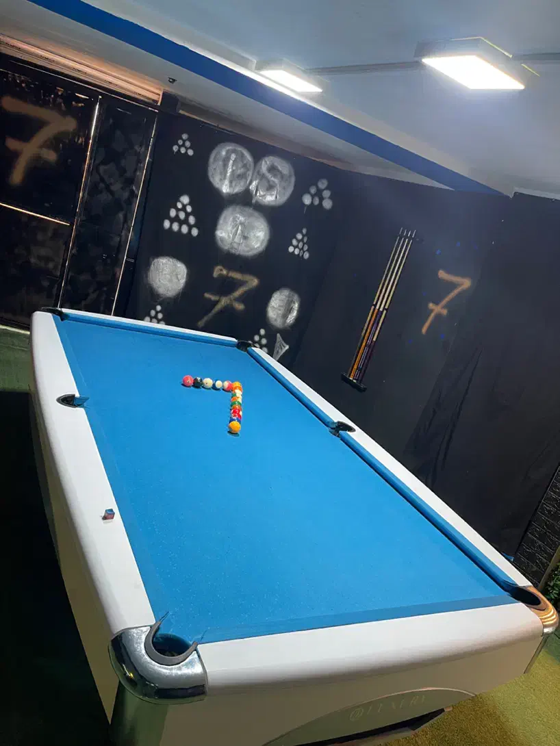 میز بیلیارد|ورزش‌های توپی|پره‌سر, |دیوار