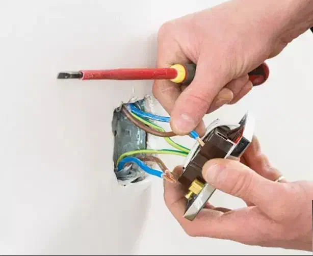 برق صنعتی برق ساختمان تعمیر لوازم خانگی|خدمات پیشه و مهارت|تبریز, |دیوار