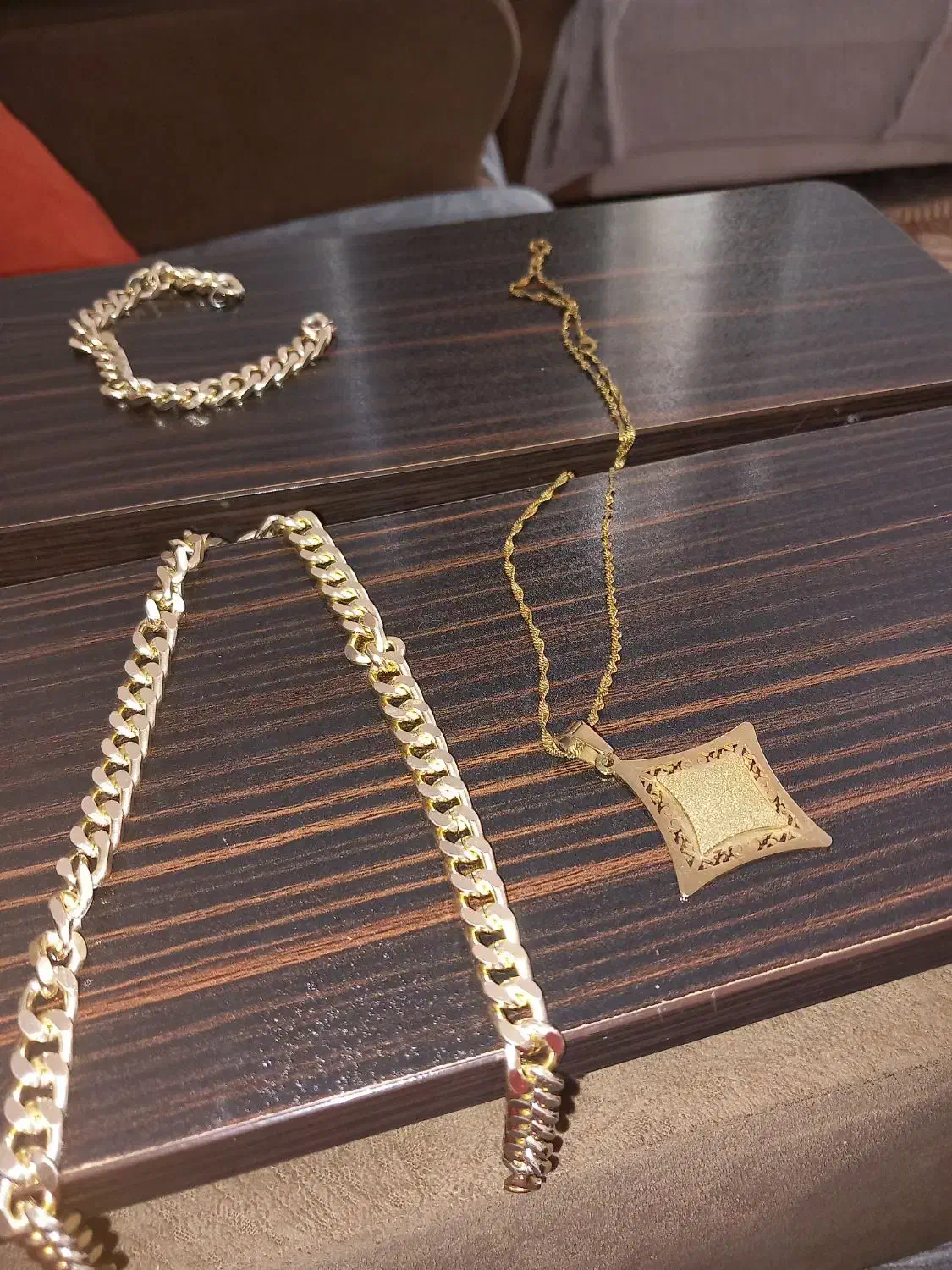 گردن بند ودست بند فروشی هست کسی خواست در خدمتم|بدلیجات|قم, یزدانشهر|دیوار