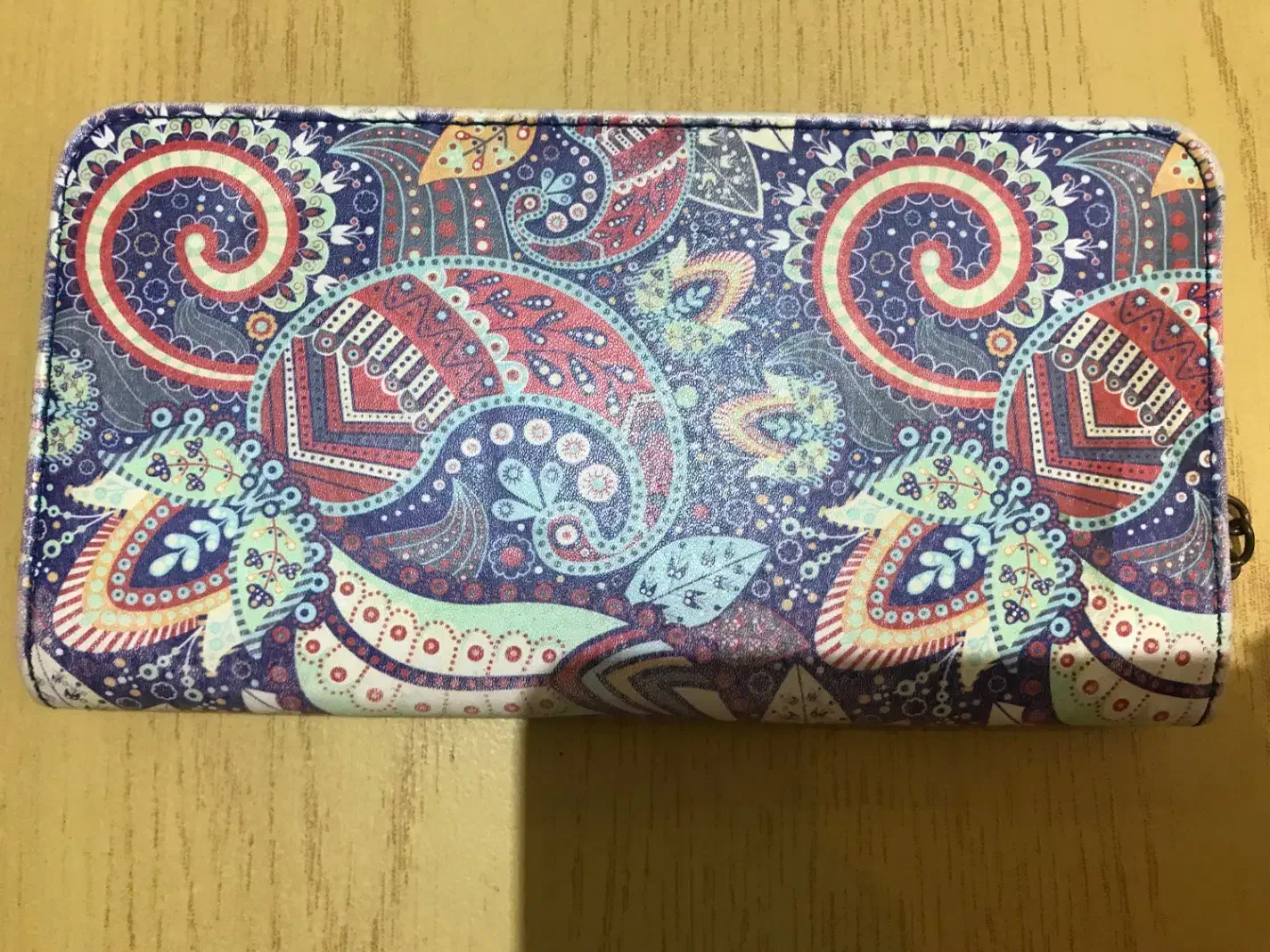 کیف پول|کیف، کفش، کمربند|رشت, شهرک آیت الله منتظری|دیوار