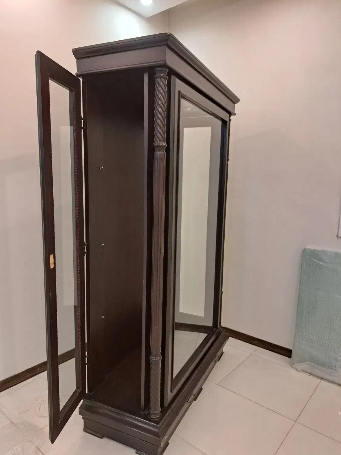 بوفه و ویترین|بوفه، ویترین، کنسول|پردیس, فاز ۸|دیوار